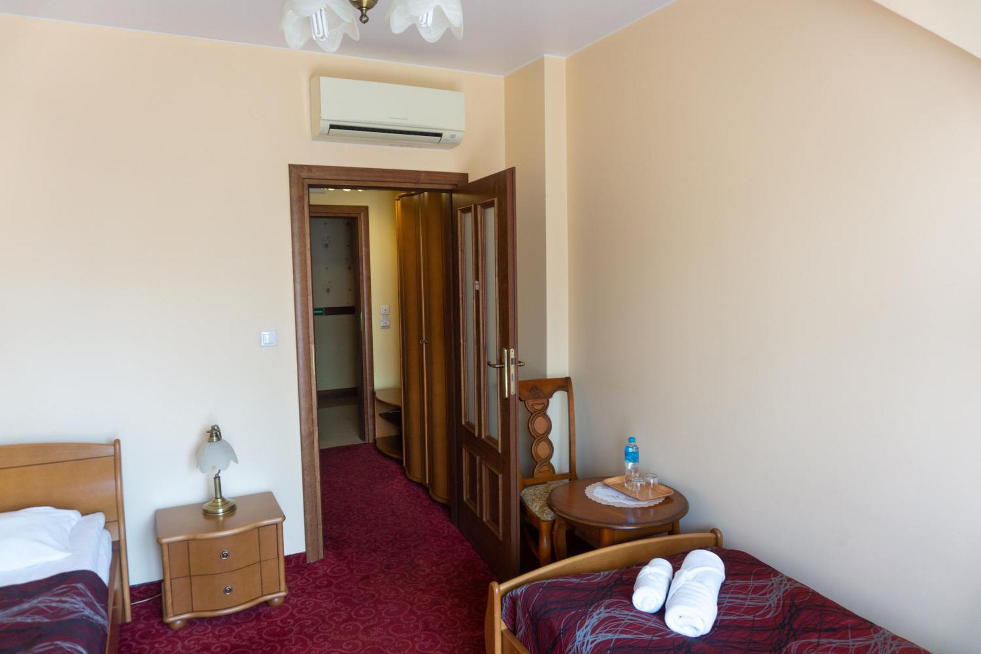 Hotel Hesperus Międzyrzec Podlaski Buitenkant foto
