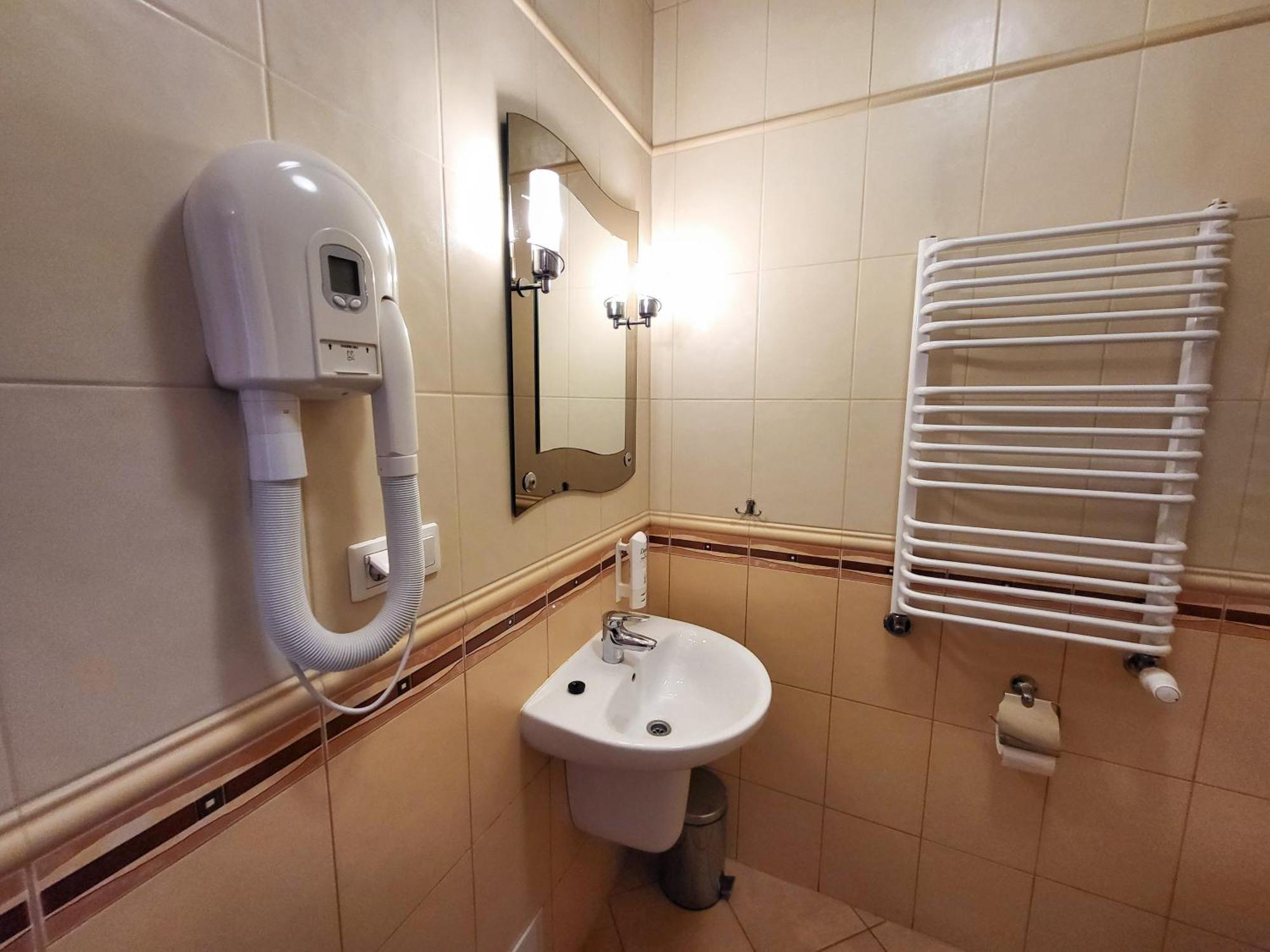 Hotel Hesperus Międzyrzec Podlaski Buitenkant foto