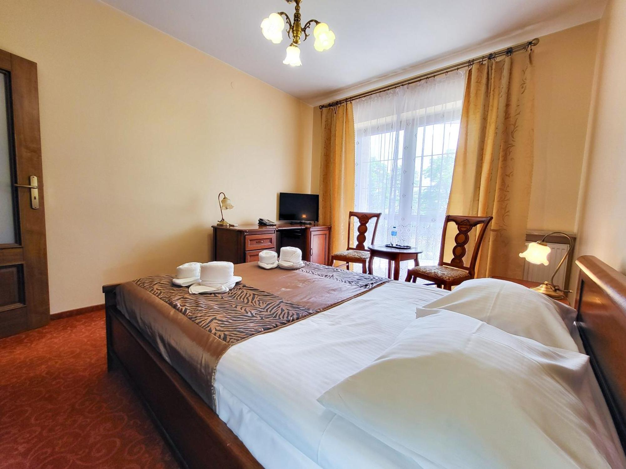 Hotel Hesperus Międzyrzec Podlaski Buitenkant foto