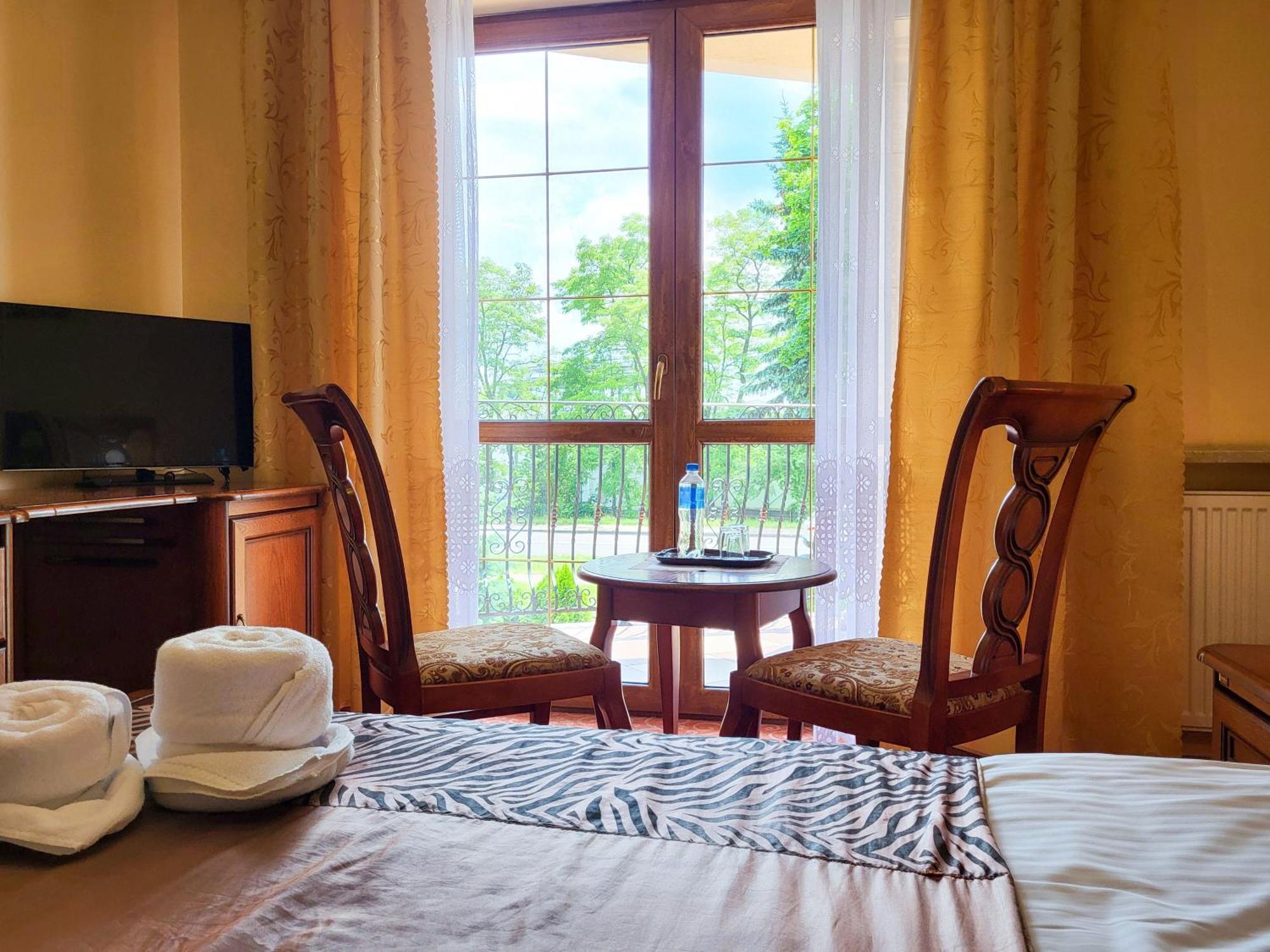 Hotel Hesperus Międzyrzec Podlaski Buitenkant foto