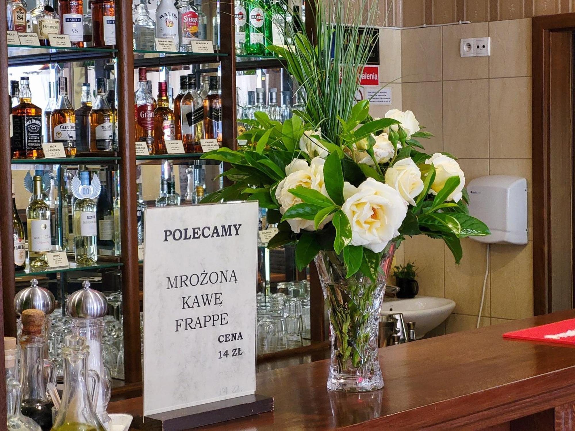 Hotel Hesperus Międzyrzec Podlaski Buitenkant foto