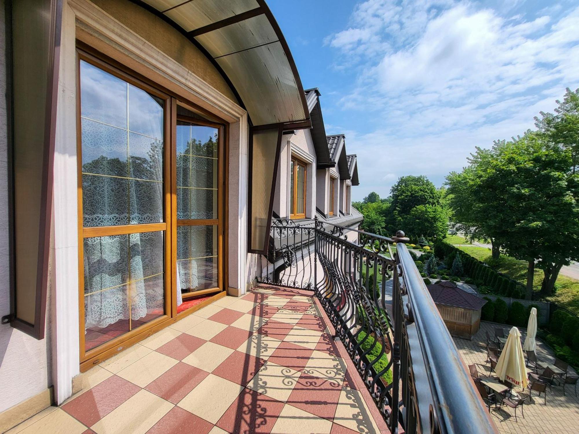 Hotel Hesperus Międzyrzec Podlaski Buitenkant foto