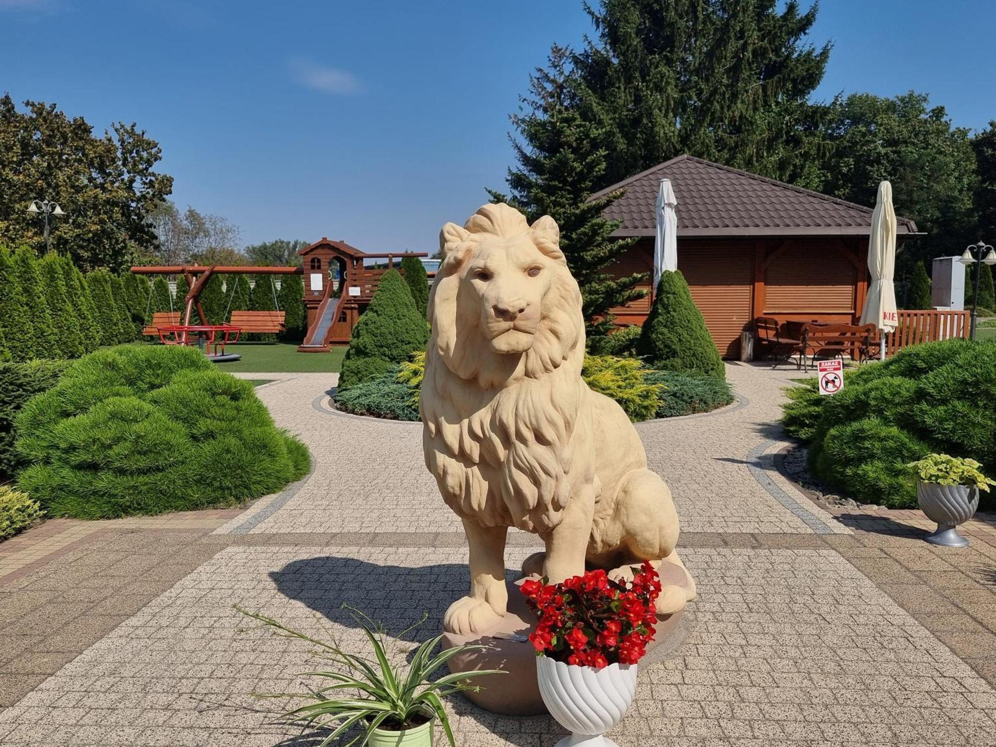 Hotel Hesperus Międzyrzec Podlaski Buitenkant foto