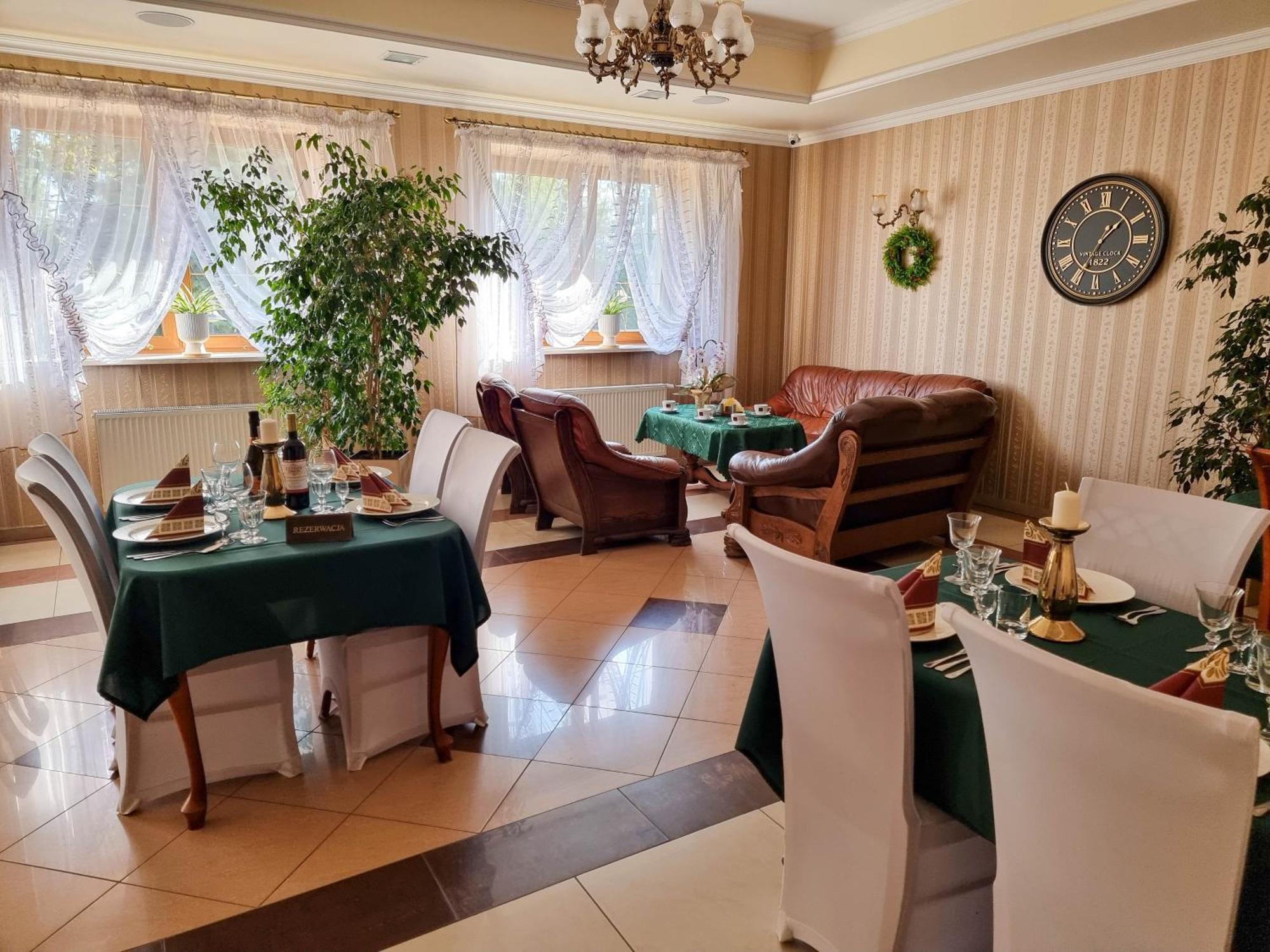 Hotel Hesperus Międzyrzec Podlaski Buitenkant foto